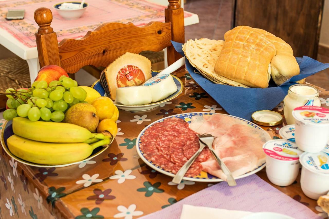 Affittacamere Le Ginestre 칼라고노네 외부 사진